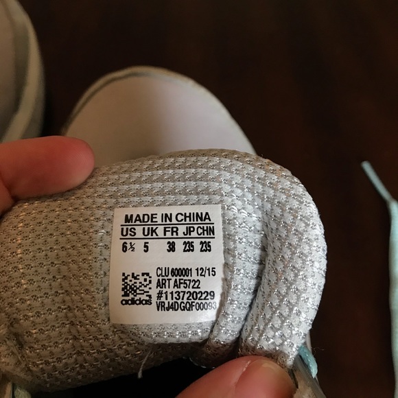 Adidas woman’s gray athletic shoes size 6.5 - Picture 6 of 6